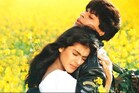 DDLJ: ‘ଦିଲୱାଲେ ଦୁହ୍ଲନିଆ ଲେ ଜାଏଙ୍ଗେ’କୁ ୨୬ ପୂରିଲା; ଏବେ ବି ତା’ ଯାଦୁ ସେମିତି ଅଛି