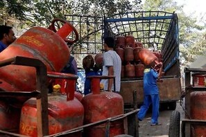 news18 - Good News: ଆଧାର କାର୍ଡ଼ ଦେଖାଇ ତୁରନ୍ତ ନେଇପାରିବେ LPG ଗ୍ୟାସ୍ କନେକ୍ସନ