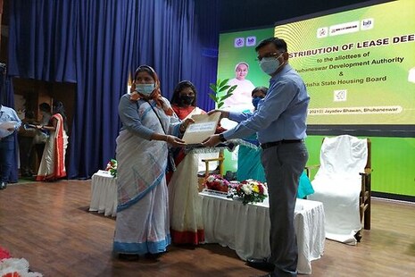BDA ଓ OSHB ପକ୍ଷରୁ ୧୦୦ରୁ ଅଧିକ ଜଣ ହିତାଧିକାରୀଙ୍କୁ 'ଲିଜ୍ ଡିଡ୍' ବଣ୍ଟନ କରାଯାଇଛି