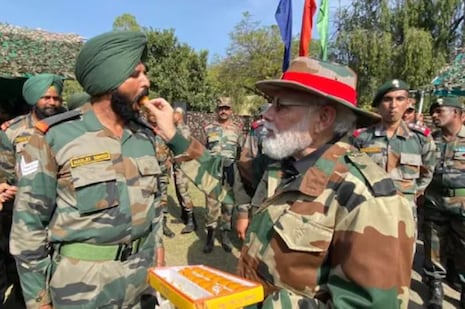 PM Modi@LoC: ସୈନ୍ୟମାନଙ୍କ ସହ ଦୀପାବଳୀ ପାଳନ କଲେ ମୋଦି; ସର୍ଜିକାଲ୍ ଷ୍ଟ୍ରାଇକ୍ କଥା କହିଲେ