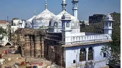  ୧୯୯୧ ରେ, ସ୍ଥାନୀୟ ମୌଲାନା, ଜ୍ଞାନବାପି ମସଜିଦ୍ ଅଞ୍ଚଳରେ ଉପାସନା କରିବାକୁ ଅନୁମତି ମାଗି ବାରାଣାସୀ କୋର୍ଟରେ ଏକ ଆବେଦନ କରିଥିଲେ।