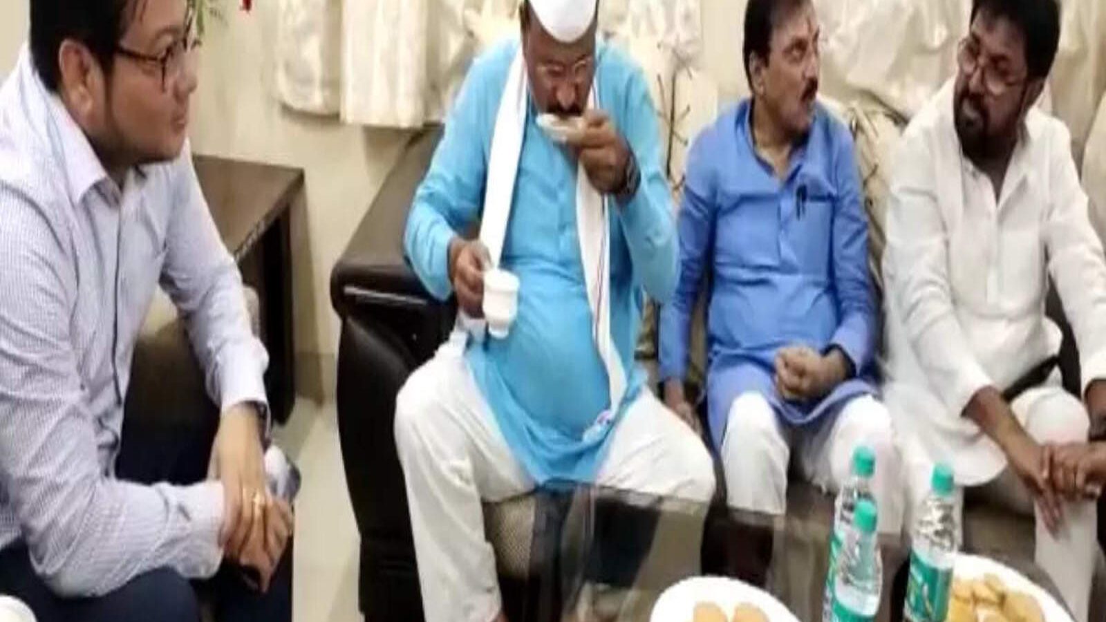 Maharashtra Minister Abdul Sattar Asking Collector If He Drinks Alcohol ଚା ପିଇବାକୁ ମନା କରିବାରୁ