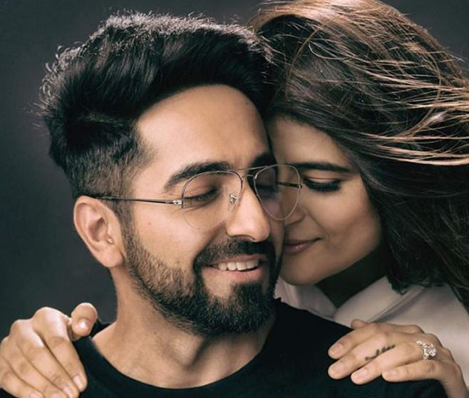  Ayushmann Khurrana: ଯଦି ଗଣମାଧ୍ୟମର ରିପୋର୍ଟକୁ ବିଶ୍ୱାସ କରାଯାଏ, ଲୋକପ୍ରିୟ ଅଭିନେତା ଆୟୁଷ୍ମାନ ଖୁରାନା ମଧ୍ୟ ପତ୍ନୀ ତାହିରାଙ୍କ ସହ ଏହି ପର୍ବ ପାଳନ କରନ୍ତି ଓ ତାଙ୍କୁ ସ୍ୱତନ୍ତ୍ର ଅନୁଭବ କରିବା ପାଇଁ ଉପବାସ ମଧ୍ୟ ରଖନ୍ତି। ୨୦୧୮ରେ, ଯେତେବେଳେ ତାହିରାଙ୍କ ସ୍ୱାସ୍ଥ୍ୟ ଅବସ୍ଥା ଖରାପ ହୋଇଥିଲା, ଆୟୁଷ୍ମାନ ଖୁରାନା ତାଙ୍କ ପତ୍ନୀଙ୍କ ଦୀର୍ଘ ଜୀବନ ପାଇଁ ଉପବାସ ରଖିଥିଲେ।