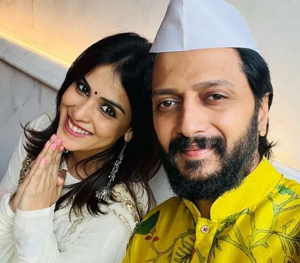  ରିତେଶ ଏବଂ ଜେନେଲିଆ ଏକ ଖୁସି ଦମ୍ପତି, ଉଭୟଙ୍କର ଦୁଇଟି ସନ୍ତାନ ଅଛନ୍ତି। ଯାହାର ନାମ ରିୟାନ୍ ଦେଶମୁଖ ଏବଂ ରାହୁଲ ଦେଶମୁଖ। ରିତେଶ ଏବଂ ଜେନେଲିଆ ପ୍ରାୟତଃ ସେମାନଙ୍କର ଫଟୋ ଏବଂ ଭିଡିଓ ସୋସିଆଲ ମିଡ଼ିଆରେ ସେୟାର କରୁଥିବାର ନଜର ଆସନ୍ତି।