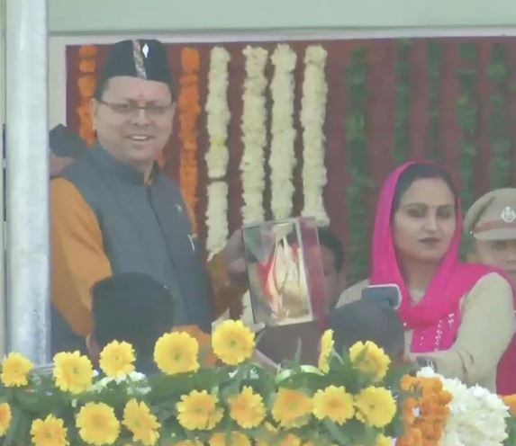  ୨୦୨୨ ଡିସେମ୍ବର ୩୦ରେ, ଋଷଭ ପନ୍ତ ଦିଲ୍ଲୀ-ଡେରାଡୁନ ରାଜପଥରେ ଏକ କାର ଦୁର୍ଘଟଣାର ସମ୍ମୁଖୀନ ହୋଇଥିଲେ। ଏହି ଦୁର୍ଘଟଣାରେ ସେ ଗୁରୁତର ଆହତ ହୋଇଥିଲେ। ହେଲେ ସେଠାରେ ଥିବା କିଛି ସ୍ଥାନୀୟ ଲୋକଙ୍କ ସାହାଯ୍ୟ ଦ୍ବାରା, ପନ୍ତଙ୍କ ଜୀବନ ଅଳ୍ପକେ ବର୍ତ୍ତି ଯାଇଥିଲା। (ANI)