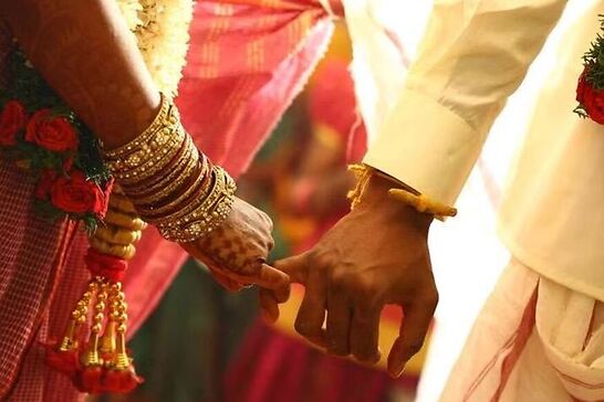  ଭଲ ଆଚରଣ ଏବଂ ସମ୍ମତି ସହିତ ଏବଂ ବୈଦିକ ରୀତିନୀତି ଅନୁଯାୟୀ ବର ଓ କନ୍ୟା ବିବାହକୁ ବ୍ରହ୍ମା ବିବାହ କୁହାଯାଏ। ଏଥିରେ ବର ଏବଂ କନ୍ୟାଙ୍କ ଉପରେ କୌଣସି ବାଧ୍ୟବାଧକତା ନଥାଏ। ପରିବାର ଏବଂ ଗୋତ୍ରକୁ ଧ୍ୟାନରେ ରଖି ଏହି ବିବାହ ଏକ ଶୁଭ ସମୟରେ କରାଯାଇଥାଏ।