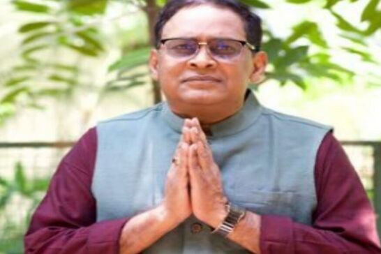  ନବ ଦାସ ଅମର ରହେ ଧ୍ୱନିରେ ପ୍ରକମ୍ପିତ ହେଉଛି ପରିବେଶ। ନବ ଦାସଙ୍କୁ ଶେଷ ଦର୍ଶନ କରିବା ପାଇଁ ତାଙ୍କ ବାସଭବନରେ ବିଭିନ୍ନ ଦଳର ରାଜନେତା ମଧ୍ୟ ପହଞ୍ଚିଛନ୍ତି।