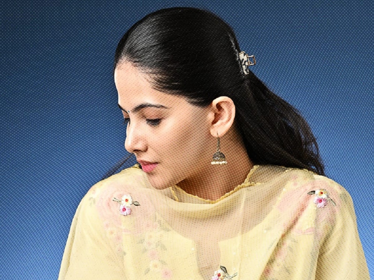  ଧିରେନ୍ଦ୍ର କୃଷ୍ଣ ଶାସ୍ତ୍ରୀ ଓ ଜୟା କିଶୋରୀ ଆଶ୍ଚର୍ଯ୍ୟଜନକ ସଫଳତା ହାସଲ କରିଛନ୍ତି। ତାଙ୍କ କାହାଣୀ ଶୁଣିବାକୁ ହଜାର ହଜାର ଲୋକ ଆସନ୍ତି। ଏହି ଦୁଇଜଣଙ୍କ ମଧ୍ୟରେ ଏକ ଆକର୍ଷଣୀୟ ସମାନତା ଅଛି। (ଜୟା କିଶୋରୀଙ୍କ ଫେସବୁକ୍ ଆକାଉଣ୍ଟ)