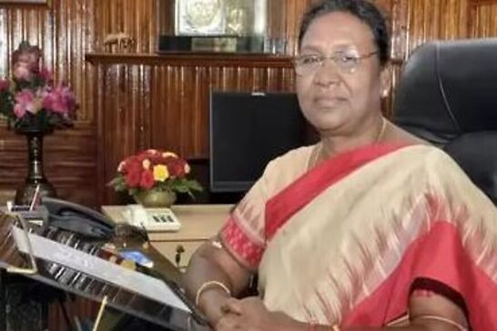  ସନ୍ଧ୍ୟା ୫.୧୫ରେ ରମାଦେବୀ ମହିଳା ବିଶ୍ବବିଦ୍ୟାଳୟ ଛାଡ଼ିବେ ଦ୍ରୌପଦୀ। ସନ୍ଧ୍ୟା ୫.୩୦ରେ ରାଜଭବନରେ ପହଞ୍ଚିବେ। ଏହାପରେ ରାଜଭବନରେ ରାତ୍ରିଯାପନ କରିବେ ରାଷ୍ଟ୍ରପତି।