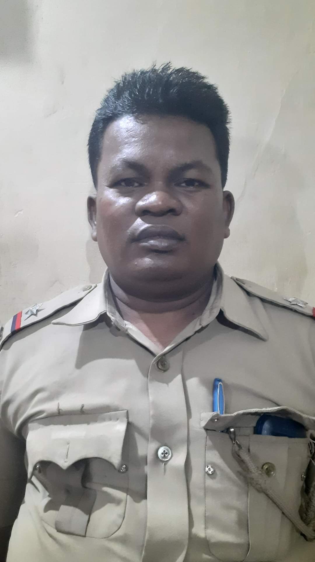  ଚୌଦ୍ବାର ଜେଲ୍ରେ ୩ ନମ୍ବର ସେଲ୍ରେ ରହିଲେ ନବ ଦାସ ହତ୍ୟାକାରୀ ଗୋପାଳ ଦାସ । ୩ ନମ୍ବର ସେଲ୍ରେ ପୂର୍ବରୁ ରହୁଥିଲେ ଚର୍ଚ୍ଚିତ ଆତ୍ମଘୋଷିତ ବାବା ସାରଥି । ଗୋପାଳଙ୍କ ପାଇଁ କଡ଼ା ସୁରକ୍ଷା ବ୍ୟବସ୍ଥା ଗ୍ରହଣ କରାଯାଇଛି ।