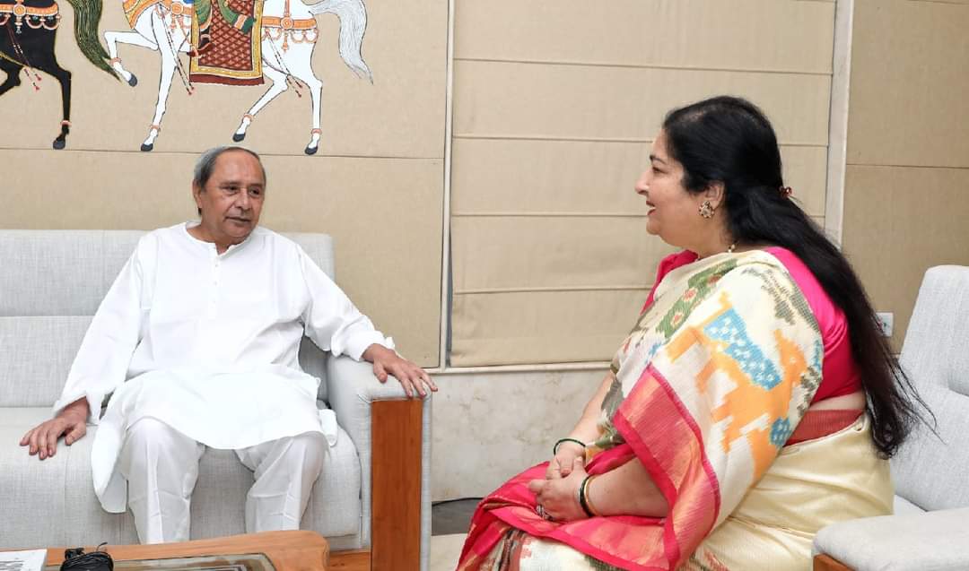  ଲିଙ୍ଗରାଜଙ୍କ ମନ୍ଦିରରେ ଆୟୋଜିତ ହୋଇଥିବା ସାଂସ୍କୃତିକ କାର୍ଯ୍ୟକ୍ରମରେ ଯୋଗ ଦେବାପାଇଁ ଓଡ଼ିଶା ଗସ୍ତରେ ଆସିଥିଲେ ଅନୁରାଧା ।