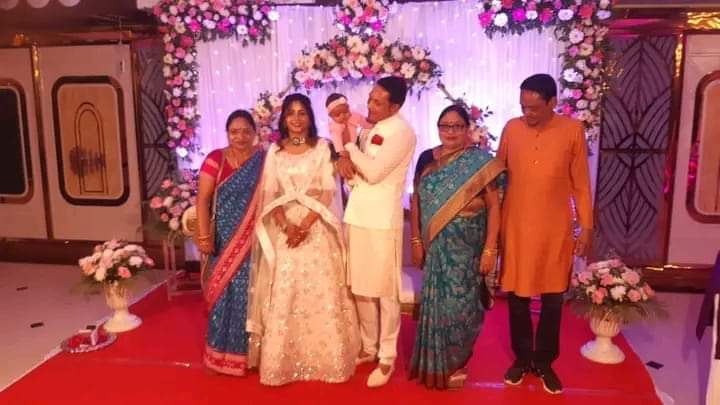  ପ୍ରଥମେ ତାଙ୍କର ନିର୍ବନ୍ଧ ସରିଛି। ଏହାପରେ ତଥା ଅପରାହ୍ନରେ ବିବାହ ହେବ ବୋଲି ଜଣାପଡ଼ିଛି। ଅବଶ୍ୟ ଉଭୟଙ୍କର ଏହା ଦ୍ୱିତୀୟ ବିବାହ।