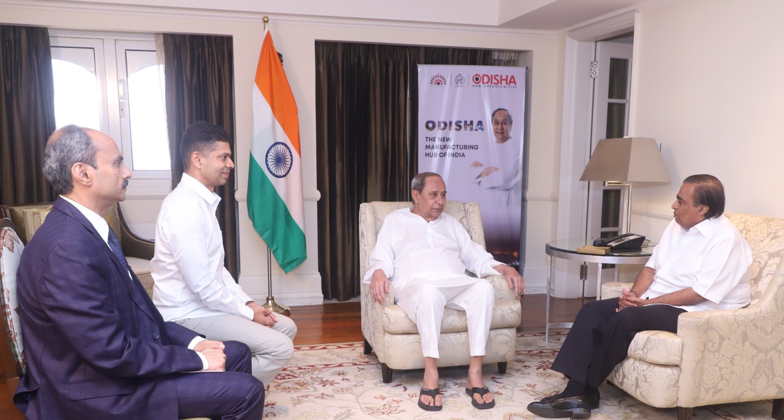  ପୁଞ୍ଜି ନିବେଶ ନେଇ ମୁକେଶ ଅମ୍ବାନୀ ଦେଖାଇଲେ ଆଗ୍ରହ। ନବୀନ ଓ ମୁକେଶଙ୍କ ମଧ୍ୟରେ ସଫଳ ଆଲୋଚନା ହୋଇଥିବା ନେଇ ସୂଚନା।