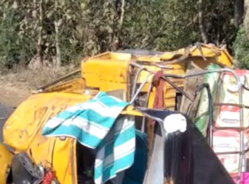  ରାୟଗଡ଼ାର କେରଡ଼ାରେ ଦୁର୍ଘଟଣା। ୫ ମୃତ, ୩ ଗୁରୁତର। ମୃତାହତମାନେ ଆନ୍ଧ୍ର ପ୍ରଦେଶର କୋମରଡ଼ା ଅଞ୍ଚଳର। ୩ ଗୁରୁତର ଆହତ ଡାକ୍ତରଖାନାକୁ ସ୍ଥାନାନ୍ତରିତ। ମଝିଘରିଆଣୀଙ୍କ ଦର୍ଶନ ସାରି ଫେରିବା ବେଳେ ଦୁର୍ଘଟଣା।