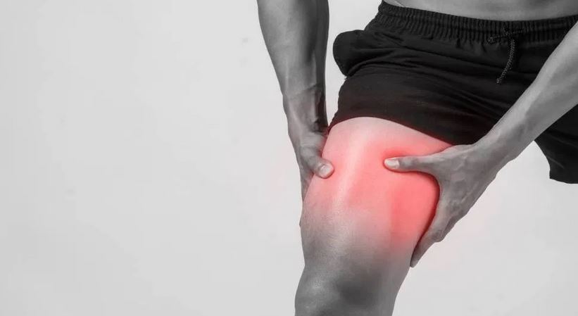  Leg Pain: କୁହାଯାଏ ଯେ ଯେତେବେଳେ ଧମନୀରେ ପେରିଫେରାଲ୍ ଧମନୀ ରୋଗର ସମସ୍ୟା ଦେଖାଯାଏ, ସେତେବେଳେ ସେମାନେ ପତଳା କିମ୍ବା ଅବରୋଧ ହେବା ଆରମ୍ଭ କରନ୍ତି। ଯେତେବେଳେ ପାଦର ଧମନୀରେ ଏହା ଘଟେ, ଯନ୍ତ୍ରଣା ଆରମ୍ଭ ହୁଏ। ଅଳ୍ପ ବୟସରେ ଏହା ଘଟୁଥିବା ବିପଦ ଘଣ୍ଟିଠାରୁ କମ୍ ନୁହେଁ।