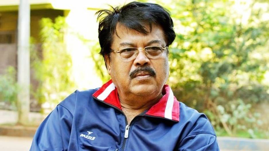  ,[object Object], ଓଡିଆ ଫିଲ୍ମ ଇଣ୍ଡଷ୍ଟ୍ରିର ପ୍ରସିଦ୍ଧ ଅଭିନେତା ବିଜୟ ମହାନ୍ତି । ବିଜୟ ଦୀର୍ଘ ଅନେକ ବର୍ଷ ଧରି ଅସୁସ୍ଥ ଥିଲେ ଓ ଗତ କିଛି ବର୍ଷ ପୂର୍ବେ ତାଙ୍କର ମୃତ୍ୟୁ ବରଣ ହୋଇ ଥିଲା । ମୃତ୍ୟୁ ବେଳକୁ ତାଙ୍କୁ ୭୦ ବର୍ଷ ବୟସ ହୋଇଥିଲା । ଏକାଧାରରେ ଥିଏଟର ଓ ଚଳଚ୍ଚିତ୍ର ଅଭିନୟ ସହ ଅଧ୍ୟାପନା କ୍ଷେତ୍ରରେ ନାମ କମାଇଥିବା ବିଜୟ ମହାନ୍ତି ୧୯୫୦ ମସିହାରେ କେନ୍ଦ୍ରାପଡା ଜିଲ୍ଲାର ପଣ୍ଡାରି ଗ୍ରାମରେ ନ୍ମଗ୍ରହଣ କରିଥିଲେ । ତେବେ ମୟୂରଭଞ୍ଜର ବାରିପଦାରେ ସେ ସ୍କୁଲ ଓ କଲେଜ ଶିକ୍ଷା ଗ୍ରହଣ କରିଥିଲେ । ସ୍ନାତକ ଶିକ୍ଷା ଶେଷ ପରେ ସେ ଦିଲ୍ଲୀର ନ୍ୟାଶନାଲ ସ୍କୁଲ ଅଫ୍ ଡ୍ରାମାରେ ନାମ ଲେଖାଇଥିଲେ ।