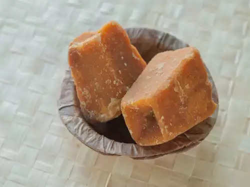  ଏହା ଜଣା ଯେ ଟାଇପ୍-୨ ମଧୁମେହ ଏକ ବିପଜ୍ଜନକ ରୋଗ… କାରଣ ମଧୁମେହ ଔଷଧ ଦ୍ୱାରା ସମ୍ପୂର୍ଣ୍ଣ ଆରୋଗ୍ୟ ହୋଇପାରିବ ନାହିଁ। ଯଦିଓ ଏହା ଆଜୀବନ ବଟିକା ଓ ଖାଦ୍ୟପେୟ ସହିତ ନିୟନ୍ତ୍ରିତ ହୋଇପାରିବ | ସେଥିପାଇଁ ମଧୁମେହ ରୋଗୀମାନେ ଅଧିକ ଖାଇବା ପିଇବା ଠାରୁ ଦୂରେଇ ରହିବା ଉଚିତ୍ | ମଧୁମେହ ରୋଗୀମାନେ ସର୍ବଦା ସଚେତନ ହେବା ଉଚିତ୍ ଯେ କେଉଁ ଖାଦ୍ୟରେ ରକ୍ତ ଶର୍କରା ବୃଦ୍ଧି ପାଇଥାଏ ଏବଂ କେଉଁ ଖାଦ୍ୟ ରକ୍ତ ଶର୍କରାକୁ ନିୟନ୍ତ୍ରଣ କରିଥାଏ |