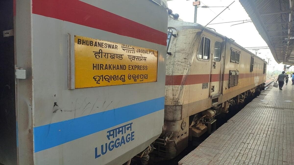 Big Breaking: ରାୟଗଡ଼ା ଡିଭିଜନରେ ଭୂସ୍ଖଳନ, ପ୍ରଭାବିତ ହେଲା ଟ୍ରେନ୍‌ ସେବା ...