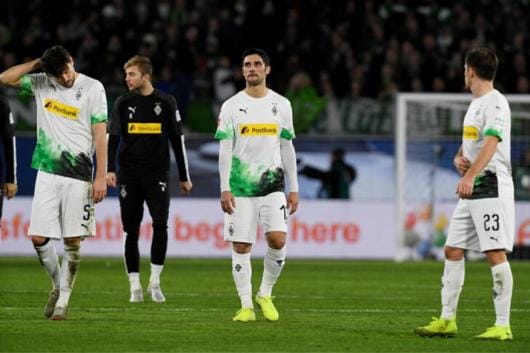 Bundesliga Max Arnold S Late Winner Denies Borussia
