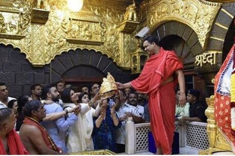 ਸ਼ਿਲਪਾ ਸ਼ੈੱਟੀ ਨੇ ਇਸ ਬਾਬੇ ਨੂੰ ਚੜਾਇਆ ਸੋਨੇ ਦਾ ਮੁਕੁਟ