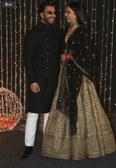  ਦੀਪਿਕਾ-ਰਣਵੀਰ ਪ੍ਰਿਯੰਕਾ ਚੋਪੜਾ ਅਤੇ ਨਿਕ ਜੋਨਸ ਦੀ ਰਿਸੈਪਸ਼ਨ ਸਮਾਰੋਹ ਦੌਰਾਨ ਪੋਜ਼ ਦੇਂਦੇ ਹੋਏ।