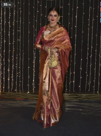  ਰੇਖਾ ਪ੍ਰਿਯੰਕਾ ਚੋਪੜਾ ਅਤੇ ਨਿਕ ਜੋਨਸ ਦੀ ਰਿਸੈਪਸ਼ਨ ਸਮਾਰੋਹ ਦੌਰਾਨ ਪੋਜ਼ ਦੇਂਦੇ ਹੋਏ।