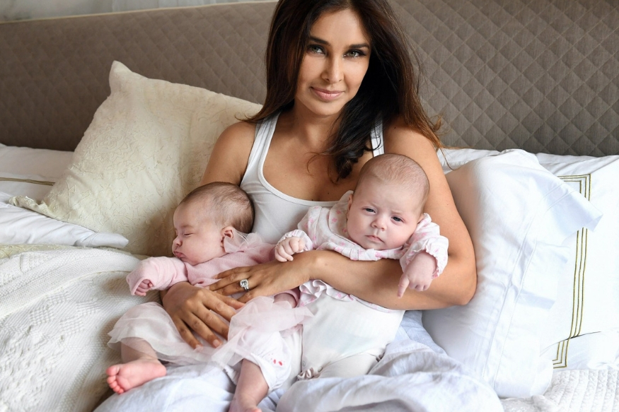  ਫ਼ਿਲਮ ਕਸੂਰ, ਵਾੱਟਰ ਤੇ ਇਸ਼ਕ ਫਾੱਰਐਵਰ ਵਿੱਚ ਨਜ਼ਰ ਆਈ ਲਿਜ਼ਾ ਰੇ ਨੇ 2012 ਵਿੱਚ ਦਿੱਲੀ ਦੇ ਜੈਸਨ ਦੇਹਨੀ ਨਾਲ ਵਿਆਹ ਕਰਨ ਤੋਂ ਬਾਅਦ ਇਸ ਸਾਲ ਸੈਰੋਗੇਸੀ ਦੀ ਮਦਦ ਨਾਲ ਜੁੜਵਾ ਧੀਆਂ ਦੀ ਮਾਂ ਬਣੀ। 46 ਸਾਲ ਦੀ ਉਮਰ ਵਿੱਚ ਮਾਂ ਬਣੀ ਲਿਜ਼ਾ ਨੇ ਆਪਣੀਆਂ ਧੀਆਂ ਦਾ ਨਾਮ ਸੂਫੀ ਤੇ ਸੋਲਿਅਲ ਰੱਖਿਆ ਹੈ। ਧੀਆਂ ਦਾ ਜਨਮ ਜੂਨ ਵਿੱਚ ਜਾੱਰਜੀਆ ਵਿੱਚ ਹੋਇਆ ਹੈ।