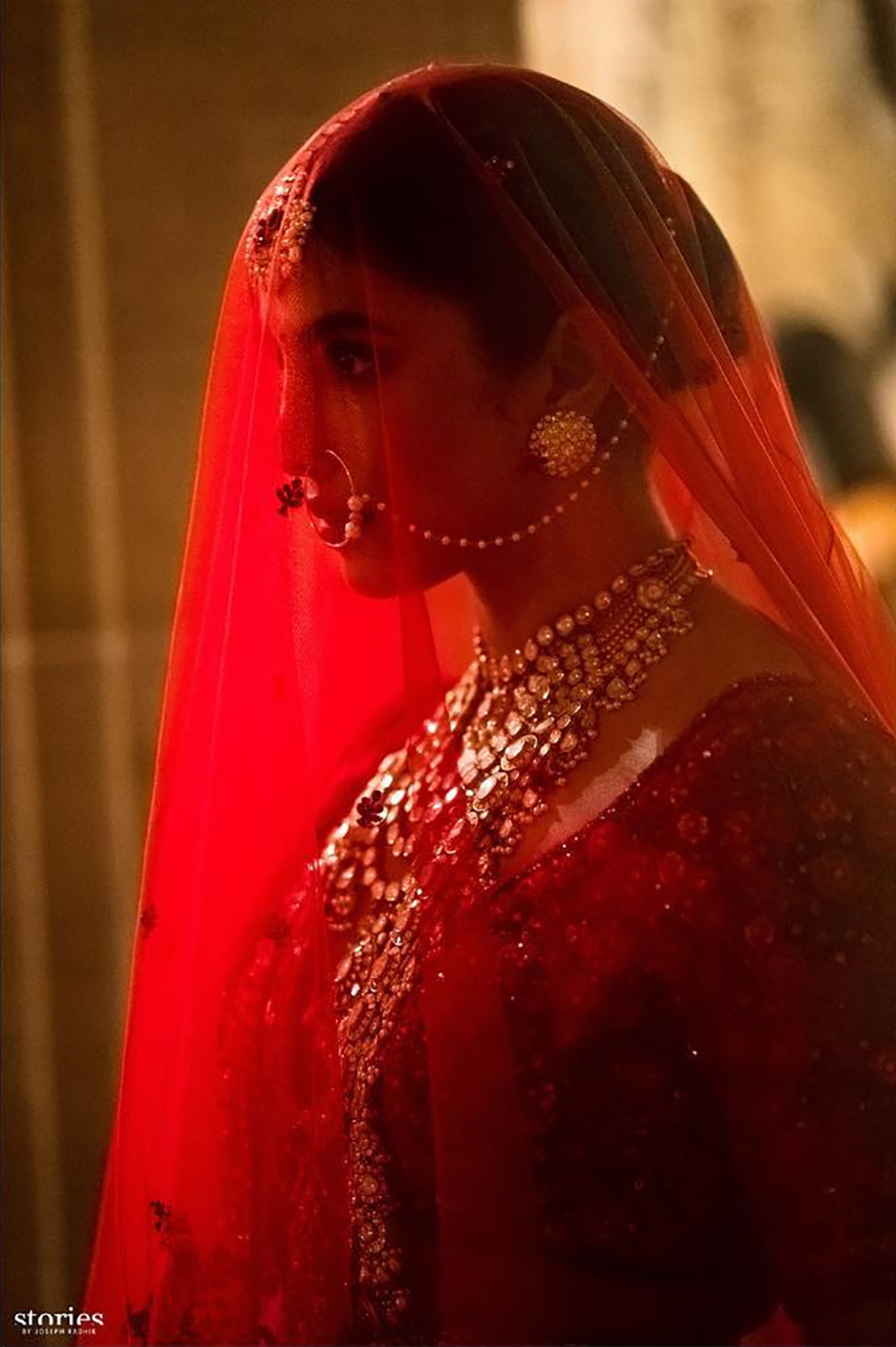  ਪ੍ਰਿਅੰਕਾ ਦਾ ਕਨੌਜ ਰੋਜ਼ ਲਹਿੰਗਾ ਸਬਯਾਸਾਚੀ ਨੇ ਫ਼੍ਰੇਂਚ ਲੇਸ ਵਾਲੀ ਕਢਾਈ ਨਾਲ ਤਿਆਰ ਕੀਤਾ।