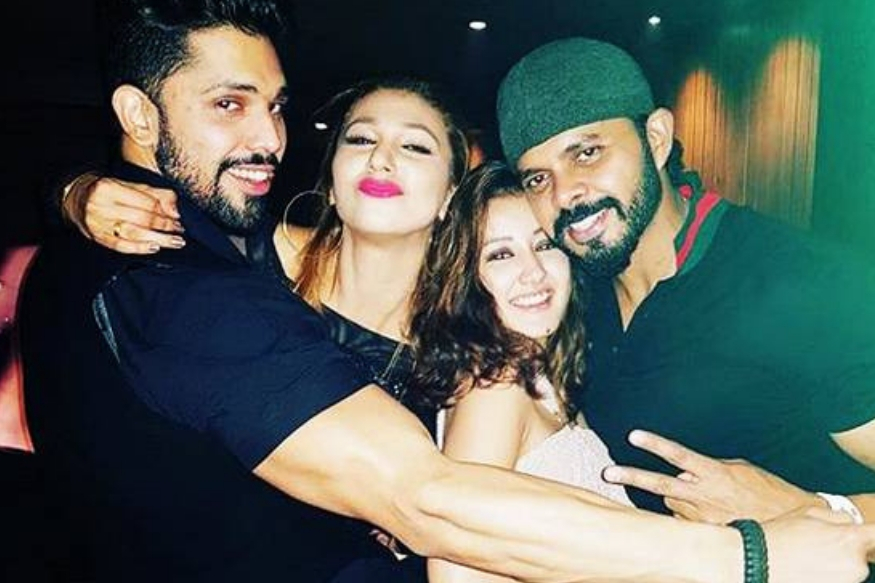  ਬਿੱਗ ਬਾੱਸ ਸ਼ੋਅ ਵਿੱਚ ਬੇਸ਼ੱਕ ਇਹ ਸਾਰੇ ਲੜਦੇ ਰਹੇ ਹੋਣ ਪਰ ਸ਼ੋਅ ਤੋਂ ਬਾਅਦ ਇਨ੍ਹਾਂ ਸਾਰਿਆਂ ਨੇ ਇਕੱਠੇ ਹੋ ਕੇ ਨਵੇਂ ਸਾਲ ਦੇ ਮੌਕੇ ਖੂਬ ਪਾਰਟੀ ਕੀਤੀ।