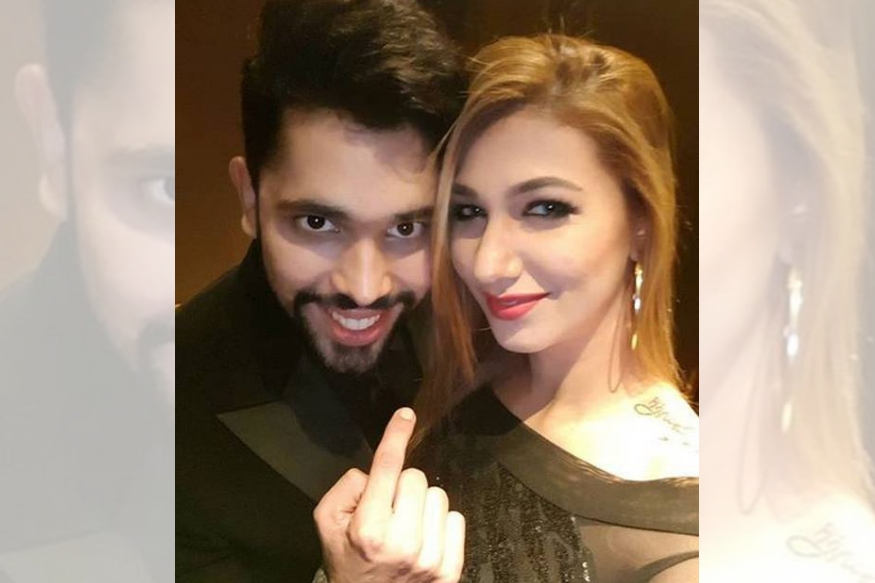  ਪਾਰਟੀ ਵਿੱਚ ਜਸਲੀਨ ਮਥਾਰੂ ਤੇ ਸ਼ਿਵਆਸ਼ੀਸ਼ ਨੇ ਵੀ ਖੂਬ ਮਸਤੀ ਕੀਤੀ ਤੇ ਖੂਬ ਫ਼ੋਟੋਆਂ ਖਿੱਚਵਾਈਆਂ।