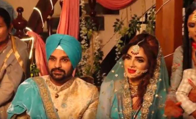  ਦੱਸ ਦਈਏ ਕਿ ਗੁਰੂ ਗ੍ਰੰਥ ਸਾਹਿਬ ਦੀ ਹਜ਼ੂਰੀ 'ਚ ਦੋਵੇਂ ਵਿਆਹ ਦੇ ਬੰਧਨ 'ਚ ਬੱਝੇ।