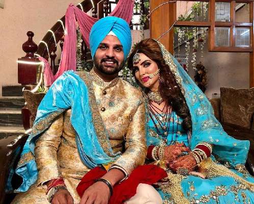  ਦੱਸ ਦਈਏ ਕਿ ਇਸ ਤੋਂ ਬਾਅਦ ਨਵਰਾਜ ਹੰਸ ਨੇ ਭਰਾ ਯੁਵਰਾਜ ਦੀ ਵਟਣਾ ਤੇ ਮਹਿੰਦੀ ਸੈਰੇਮਨੀ ਦੀਆਂ ਕੁਝ ਤਸਵੀਰਾਂ ਤੇ ਵੀਡੀਓਜ਼ ਪੋਸਟ ਕੀਤੀਆਂ ਸਨ, ਜੋ ਸੋਸ਼ਲ ਮੀਡੀਆ 'ਤੇ ਕਾਫੀ ਵਾਇਰਲ ਹੋਈਆਂ ਸਨ।