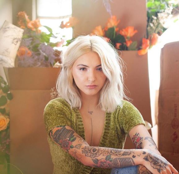  ਦਰਅਸਲ ਇਸ ਤਸਵੀਰ ਵਿਚ ਮੌਜੂਦ ਭੂਰੇ ਵਾਲਾਂ ਵਾਲੀ ਅਦਾਕਾਰਾ ਅਨੁਸ਼ਕਾ ਸ਼ਰਮਾ ਨਹੀਂ ਜੂਲੀਆ ਮਾਇਕਲ ਹੈ