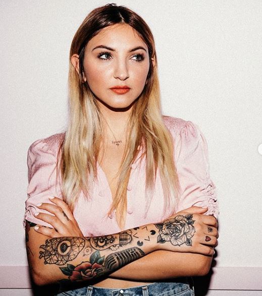  ਜੂਲੀਆ ਦੀ ਸ਼ਕਲ ਅਨੁਸ਼ਕਾ ਸ਼ਰਮਾ ਨਾਲ ਬਹੁਤ ਮਿਲਦੀ ਹੈ, ਦੋਵੇਂ ਜੁੜਵਾ ਭੈਣਾਂ ਲੱਗਦੀਆਂ ਹਨ