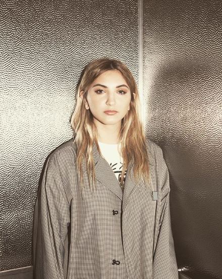  ਹੁਣ ਤਾਂ ਤੁਸੀਂ ਸਮਝ ਹੀ ਗਏ ਹੋਣੇ ਕਿ ਅਖ਼ੀਰ ਕਿਉਂ ਜੂਲੀਆ ਦੀ ਤਸਵੀਰ ਅਨੁਸ਼ਕਾ ਸਮਝ ਕੇ ਲੋਕੀ ਸ਼ੇਅਰ ਕਰ ਰਹੇ ਹਨ