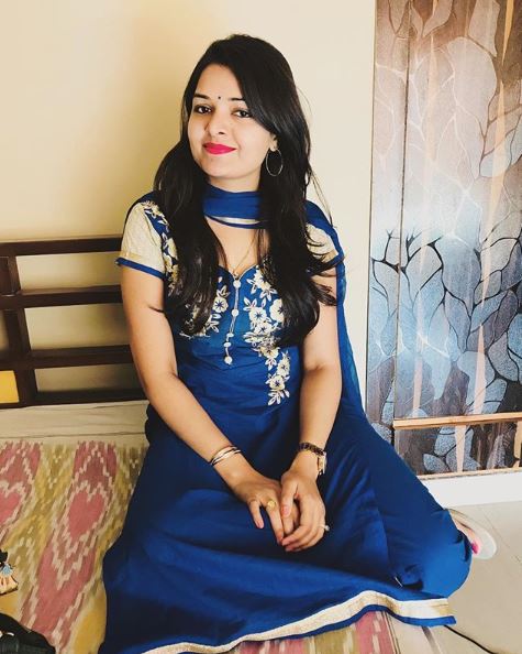  ਭਾਰਤੀ ਟੀਮ ਦੇ ਮੁੱਖ ਗੇਂਦਬਾਜ਼ ਭੁਵਨੇਸ਼ਵਰ ਕੁਮਾਰ ਆਪਣੀ ਗੇਂਦਬਾਜ਼ੀ ਲਈ ਪੂਰੀ ਦੁਨੀਆ 'ਚ ਮਸ਼ਹੂਰ ਹਨ, ਭੁਵਨੇਸ਼ਵਰ ਕੁਮਾਰ ਕ੍ਰਿਕਟ ਦੇ ਮੈਦਾਨ ਵਿਚ ਬੇਹੱਦ ਸ਼ਾਂਤ ਦਿਖਾਈ ਦਿੰਦੇ ਹਨ ਉਸੇ ਸੁਭਾਅ ਦੀ ਮਾਲਕਿਨ ਉਨ੍ਹਾਂ ਦੀ ਪਤਨੀ ਨੂਪੁਰ ਵੀ ਹੈ