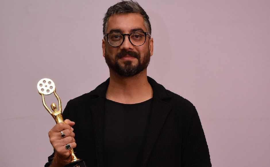  ਡਾਇਰੈਕਟਰ ਅਮਿਤ ਸ਼ਰਮਾ ਫ਼ਿਲਮ ‘ਬਧਾਈ ਹੋ’ ਲਈ ਮਿਲੀ ਬੈਸਟ ਫ਼ਿਲਮ ਦੀ ਟਰਾਫ਼ੀ ਨਾਲ