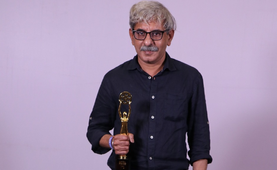  ਗਜਰਾਜ ਰਾਓ ਅਤੇ ਅਪਾਰਸ਼ਕਤੀ ਖੁਰਾਨਾ ਬੈਸਟ ਅਦਾਕਾਰ ਦੀ ਟਰਾਫ਼ੀ ਆਯੂਸ਼ਮਾਨ ਖੁਰਾਨਾ ਦੀ ਤਰਫ਼ੋਂ ਲੈਂਦੇ ਹੋਏ