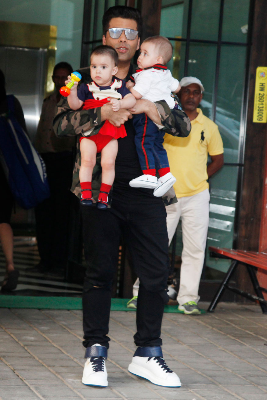  ਕਰਨ ਜੌਹਰ ਆਪਣੇ ਬੱਚੇ ਰੂਹੀ ਤੇ ਯਸ਼ ਨਾਲ