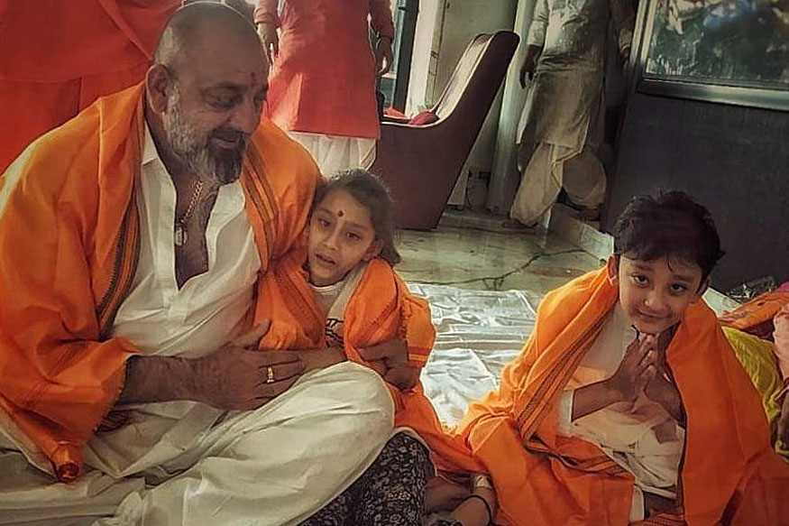  ਸੰਜੈ ਦੱਤ ਆਪਣੇ ਬੇਟੇ ਸ਼ਾਹਰਾਂਨ ਤੇ ਬੇਟੀ ਇਕਰਾ ਦੱਤ ਨਾਲ