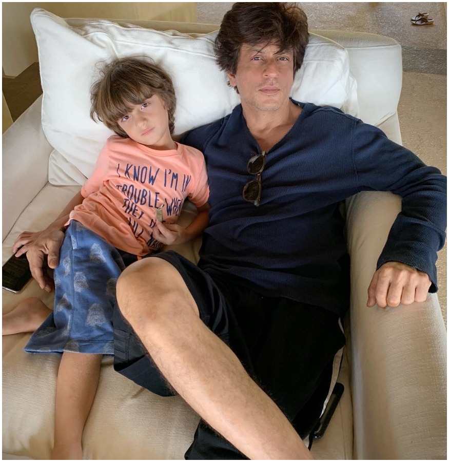  ਸ਼ਾਹਰੁਖ ਖ਼ਾਨ ਆਪਣੇ ਛੋਟੇ ਬੇਟੇ ਅਬਰਾਮ ਨਾਲ