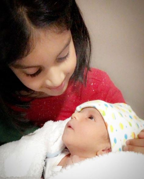  ਇਸ ਤਸਵੀਰ 'ਚ ਉਨ੍ਹਾਂ ਨਾਲ ਉਨ੍ਹਾਂ ਦਾ ਕਿਊਟ ਬੇਬੀ ਵੀ ਨਜ਼ਰ ਆ ਰਿਹਾ ਹੈ। ਉਨ੍ਹਾਂ ਦੀ ਇਸ ਪੋਸਟ 'ਤੇ ਪਾਲੀਵੁੱਡ ਫ਼ਿਲਮ ਇੰਡਸਟਰੀ ਦੇ ਮਸ਼ਹੂਰ ਸਿਤਾਰਿਆਂ ਨੇ ਵਧਾਈਆਂ ਦਿੱਤੀਆਂ ਹਨ।