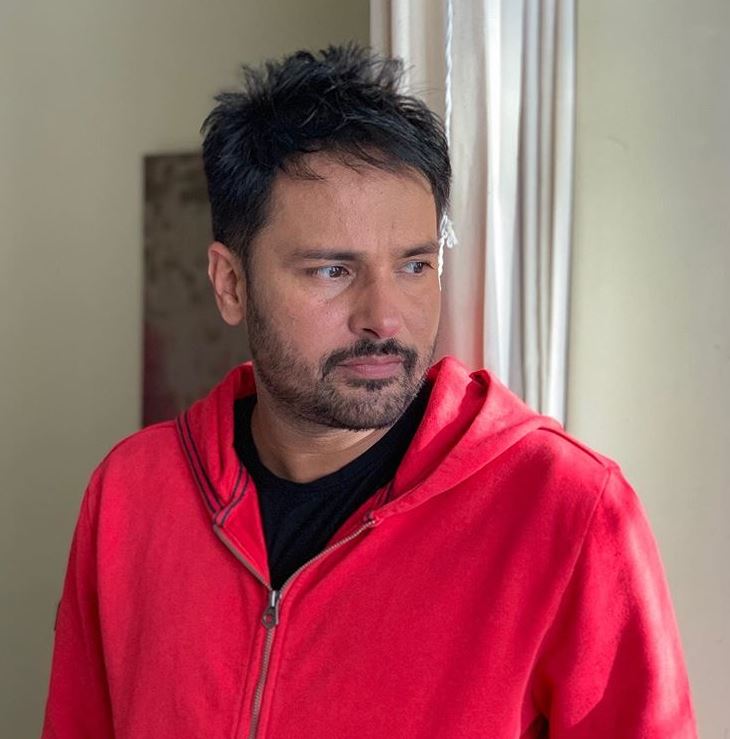  'ਅੰਗਰੇਜ', 'ਲਹੌਰੀਏ', 'ਲਵ ਪੰਜਾਬ' ਵਰਗੀਆਂ ਫਿਲਮਾਂ 'ਚ ਸ਼ਾਨਦਾਰ ਅਭਿਨੈ ਨਾਲ ਲੋਕਾਂ ਦੇ ਦਿਲ ਟੁੰਬਣ ਵਾਲੇ ਅਮਰਿੰਦਰ ਗਿੱਲ ਨੇ ਐੱਮ. ਐੱਸ. ਸੀ. ਇਨ ਐਗਰੀਕਲਚਰ ਕੀਤੀ ਹੈ.