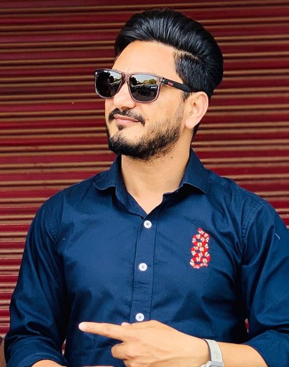  ਗੀਤਾਂ ਤੇ ਫਿਲਮਾਂ ਰਾਹੀਂ ਦਰਸ਼ਕਾਂ 'ਚ ਮਸ਼ਹੂਰ ਹੋਣ ਵਾਲੇ ਕੁਲਵਿੰਦਰ ਬਿੱਲਾ ਨੇ ਬੀ. ਏ., ਐੱਮ. ਏ. ਅਤੇ ਐੱਮ. ਫਿੱਲ ਦੀ ਪੜ੍ਹਾਈ ਕੀਤੀ ਹੈ.