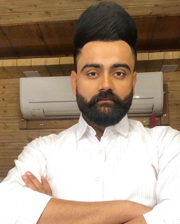  ਹਰੇਕ ਗੀਤ 'ਚ ਰਾਜਿਆਂ ਵਰਗਾ ਰੁਤਬਾ ਰੱਖਣ ਵਾਲੇ ਅੰਮ੍ਰਿਤ ਮਾਨ ਨੇ ਐੱਮ. ਟੈੱਕ ਇਨ ਸੋਫਟਵੇਅਰ ਇੰਨੀਜੀਅਰਿੰਗ ਕੀਤੀ ਹੈ.