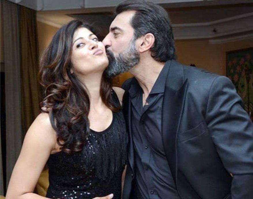  ਅਦਾਕਾਰ ਪੂਜਾ ਬਤਰਾ ਤੇ ਨਵਾਬ ਸ਼ਾਹ ਨੇ ਹਿੰਦੂ ਆਰੀਆ ਸਮਾਜੀ ਤਰੀਕੇ ਨਾਲ਼ ਵਿਆਹ ਰਚਾਇਆ। (Image: Instagram)