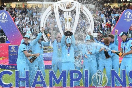 World Cup 2019 : ਆਖ਼ਿਰ ਕਿਉਂ ਜਸ਼ਨ ਵਿਚੋਂ ਭੱਜੇ ਇੰਗਲੈਂਡ ਦੇ ਇਹ 2 ਮੁਸਲਿਮ ਖਿਡਾਰੀ, ਵੀਡੀਓ ਵਾਇਰਲ