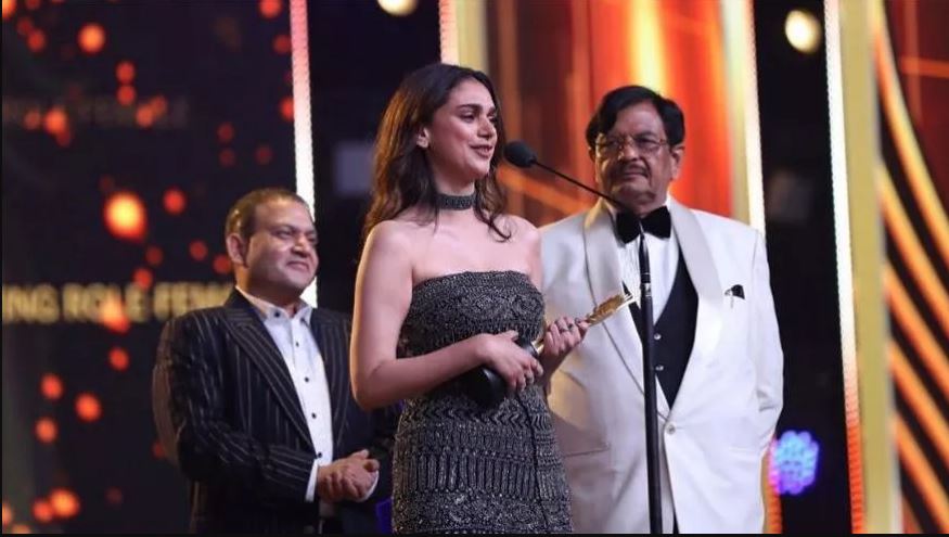  ਅਦਿਤੀ ਰਾਓ ਨੇ ਬੈਸਟ ਸਪੋਰਟਿੰਗ ਰੋਲ ਲਈ IIFA 2019 ਦਾ ਐਵਾਰਡ ਜਿੱਤਿਆ। (Image: IIFA)