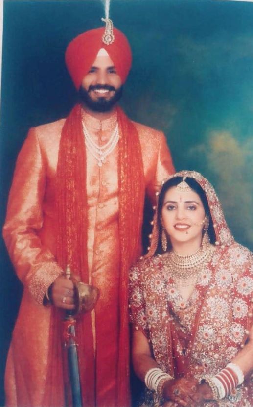 ਅੰਮ੍ਰਿਤਾ ਨੇ ਆਪਣੇ ਸੋਸ਼ਲ ਮੀਡਿਆ ਤੇ ਵਿਆਹ ਵੇਲੇ ਦੀ ਤਸਵੀਰ ਸ਼ੇਅਰ ਕੀਤੀ ਹੈ ਅਤੇ ਲਿਖਿਆ ਹੈ "ਵਿਆਹ ਦੀ ਸਾਲਗਿਰਹ ਮੁਬਾਰਕ ਹੋ ਰਾਜਾ ਜੀ" ਅੰਮ੍ਰਿਤਾ ਨੇ ਆਪਣੇ ਸੋਸ਼ਲ ਮੀਡਿਆ ਤੇ ਵਿਆਹ ਵੇਲੇ ਦੀ ਤਸਵੀਰ ਸ਼ੇਅਰ ਕੀਤੀ ਹੈ ਅਤੇ ਲਿਖਿਆ ਹੈ "ਵਿਆਹ ਦੀ ਸਾਲਗਿਰਹ ਮੁਬਾਰਕ ਹੋ ਰਾਜਾ ਜੀ"