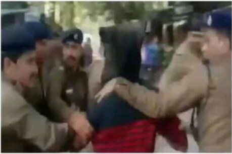 VIDEO: ਅਦਾਲਤ ’ਚ ਪੁੱਜੇ ਜਬਰ ਜਨਾਹ ਦੇ ਦੋਸ਼ੀ ਨੂੰ ਵਕੀਲਾਂ ਨੇ ਭਜਾ-ਭਜਾ ਕੁੱਟਿਆ
